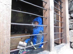 An afternoon read with milk tea, Chumling